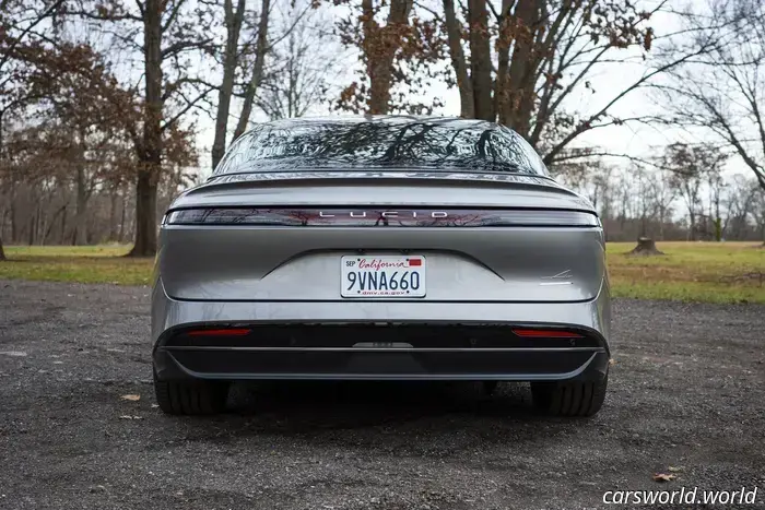 Lucid Air Touring делает так много правильно, что проще простить то, что он делает неправильно. К тому же, ты его видел?