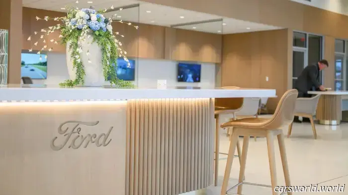El nuevo diseño de los concesionarios de Ford es en parte vestíbulo de hotel y en parte tienda de Apple.