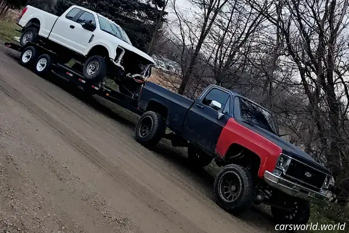 У этого пикапа Ford Super Duty есть секрет: Большой 8,1-литровый двигатель Chevy V8