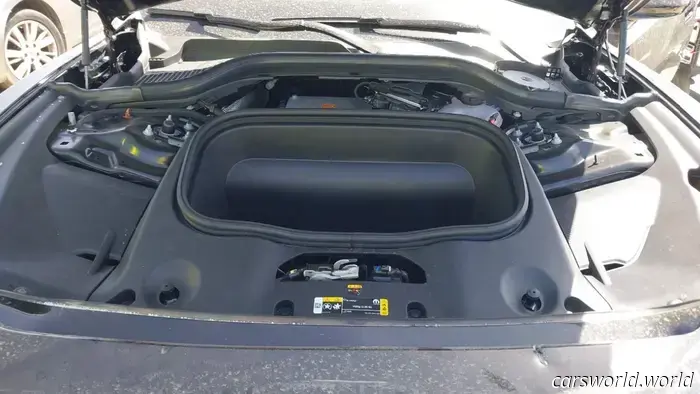 El primer Dodge Charger EV Destrozado Está Listo para su Intercambio Hemi V8