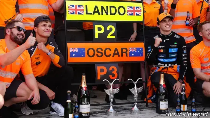 Стремление McLaren добиться справедливости между своими голодными до побед пилотами Формулы-1 в лучшем случае выглядит неуклюже.