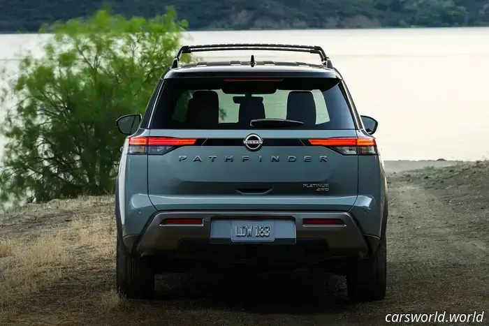 Nissan Pathfinder 2026 года получает новые технологии, но сохраняет все желаемые кнопки.