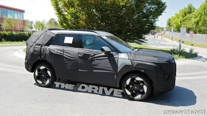 Next-Generation Hyundai Tucson Caught on Camera with a More Boxy Design