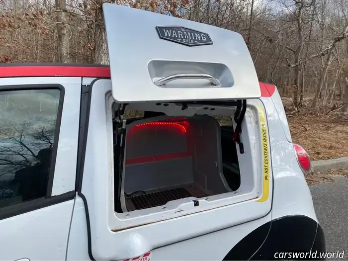 Soy el Comprador Objetivo de Este Carro de Reparto de Pizzas Domino's Con Calentador Incorporado