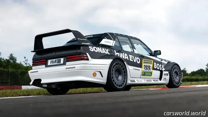 Questa Mercedes 190E Evo Restomod da $800K correrà effettivamente alla 24H del Nurburgring
