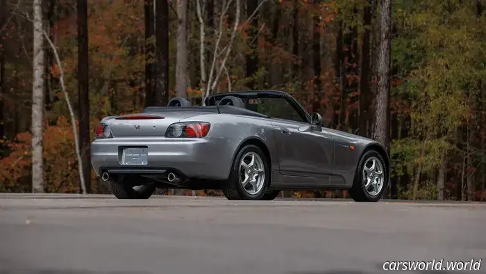 Эта 25-летняя Honda S2000 Никогда не была зарегистрирована. Ее только что продали за 95 000 долларов