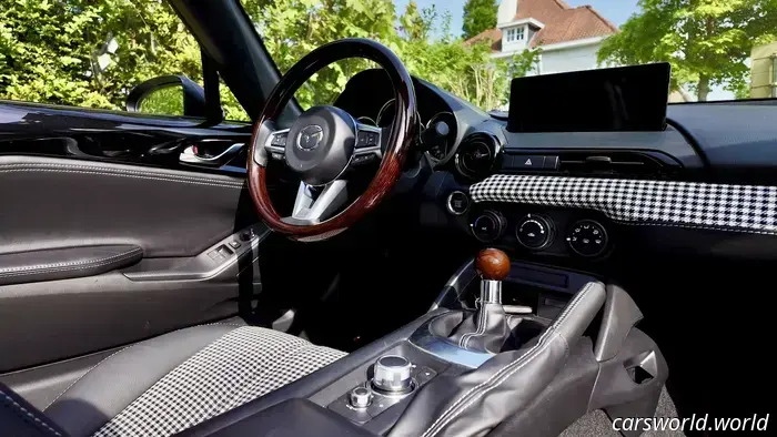 Выпущенная ограниченным тиражом Mazda Miata ‘Toji’ отличается стильным набором утонченных эстетических модификаций