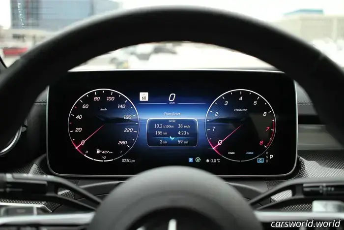 El Mercedes-Benz CLE300 Demuestra Que Las Pantallas No Son Un Lujo