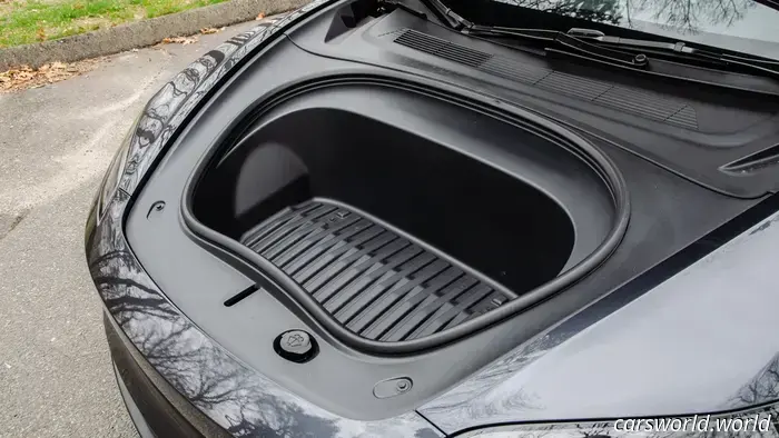 Revisión del rendimiento del Tesla Model 3 2025: Rápido como el Infierno, pero No un Automóvil de Conductor