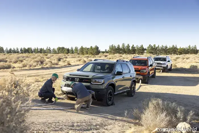 Honda Colgó 3 Nuevos SUV Passport De una Grúa para Mostrar Lo Resistente que Es