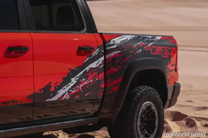 Ram TRX 2027 года — 777‑сильный пикап Hellcat с эмблемой SRT.