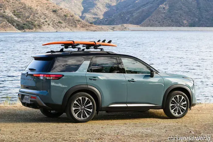 Nissan Pathfinder 2026 года получает новые технологии, но сохраняет все желаемые кнопки.