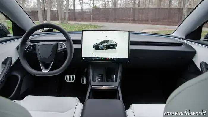 Revisión del rendimiento del Tesla Model 3 2025: Rápido como el Infierno, pero No un Automóvil de Conductor