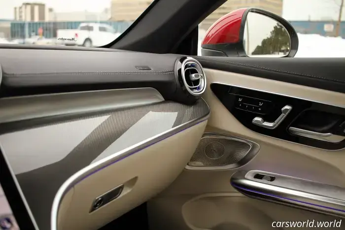 El Mercedes-Benz CLE300 Demuestra Que Las Pantallas No Son Un Lujo