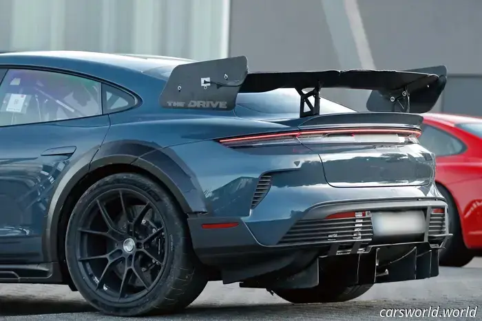 Avvistata: la Porsche Taycan GT4 RS estrema raggiunge il punto di rottura al Nürburgring