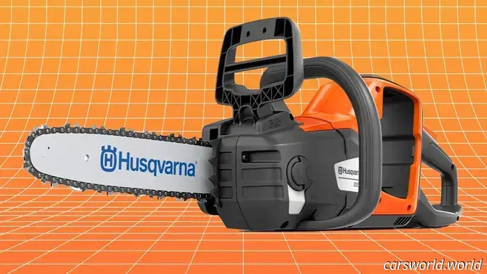 25% de descuento en la herramienta todoterreno que no sabías que necesitabas: la motosierra eléctrica Husqvarna — promoción de Black Friday.