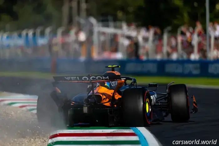 Стремление McLaren добиться справедливости между своими голодными до побед пилотами Формулы-1 в лучшем случае выглядит неуклюже.