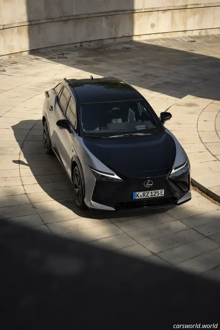 2026 Lexus RZ 550e Prima prova su strada: un veicolo elettrico elegante e sportivo che non può percorrere lunghe distanze