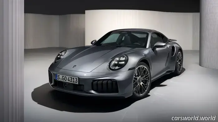 La Porsche 911 Turbo S del 2026 diventa ibrida con 701 CV e raggiunge i 60 mph in 2,4 secondi.
