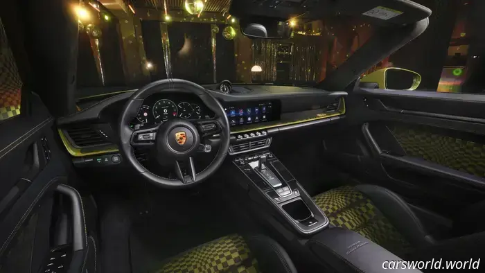 El Porsche 911 Spirit 70 Revive una Joya de la década de 1970: Un Interior Pasha