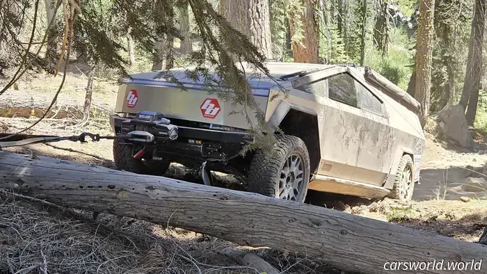 Застрявший владелец Tesla Cybertruck высказался после того, как преодолел адскую неделю на тропе Рубикон.