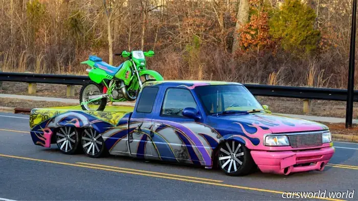 El Ford Ranger De Seis Ruedas Golpeado A La Venta Parece una Carroza De Desfile Flavortown