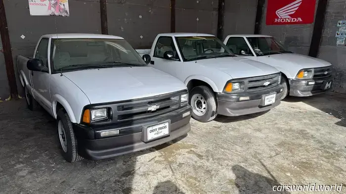 Se Suponía Que Estas Camionetas Eléctricas Chevy S-10 De 1998 Debían Ser Destruidas. Este Tipo Salvó Tres