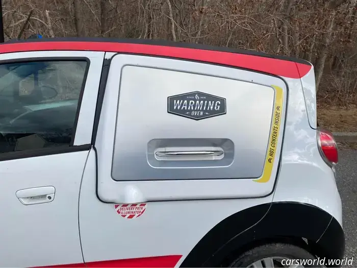 Soy el Comprador Objetivo de Este Carro de Reparto de Pizzas Domino's Con Calentador Incorporado