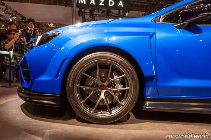 Subaru как будто склеили из трёх машин, чтобы получить этот хэтчбек WRX STI