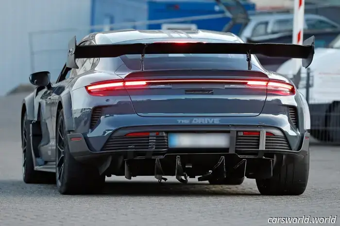 Avvistata: la Porsche Taycan GT4 RS estrema raggiunge il punto di rottura al Nürburgring