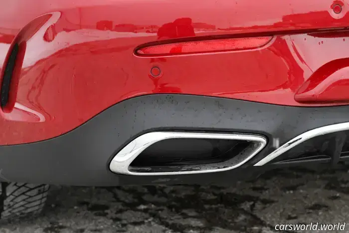 El Mercedes-Benz CLE300 Demuestra Que Las Pantallas No Son Un Lujo