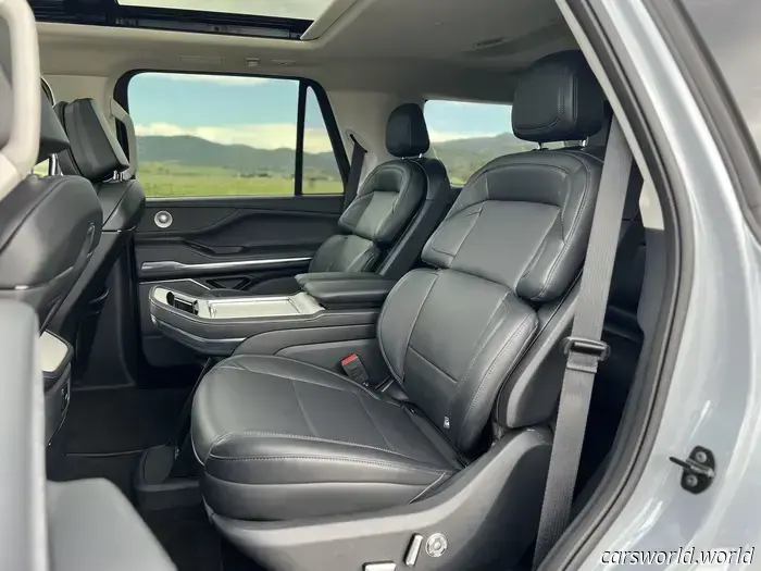 Revisión del Lincoln Navigator First Drive 2025: Un Día de Spa Móvil de $100K