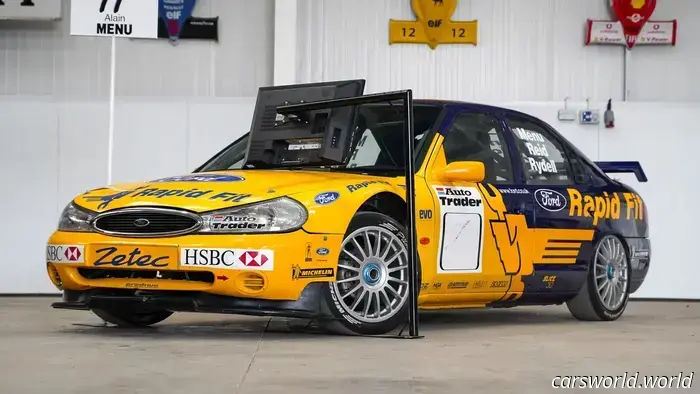 Ford Convirtió Esta Leyenda De Los Turismos De Los 90 En un Simulador De Carreras. Ahora Está A La Venta