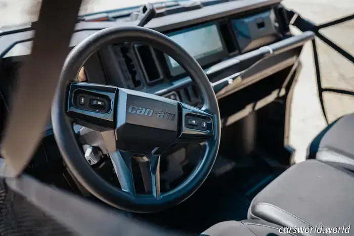 El Can-Am Defender 2026 prueba aún más que los UTV son prácticamente coches a estas alturas.