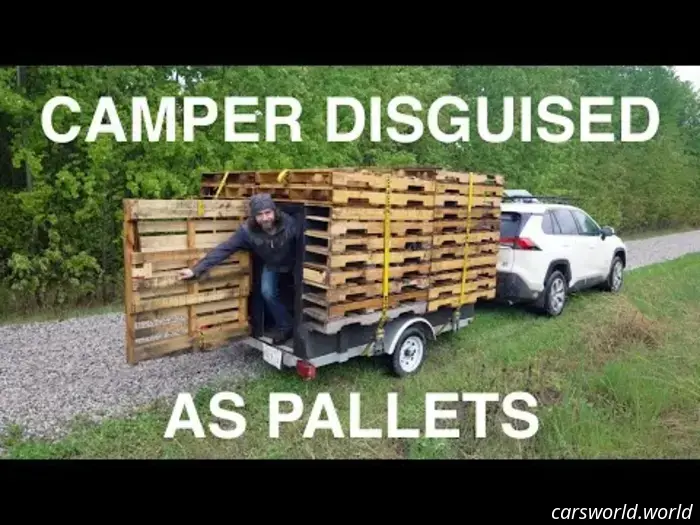 Esta Pila de Paletas Es en Realidad una Caravana Sigilosa de Bajo Presupuesto