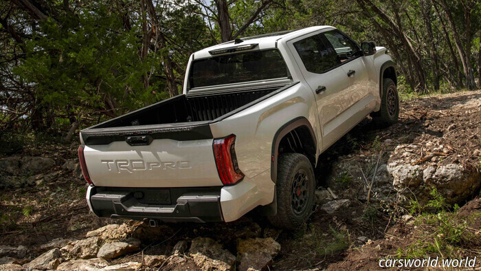 (Не делайте этого) Добавим, что Toyota отзывает почти 500 тысяч автомобилей Tundra из-за неисправных огней заднего хода