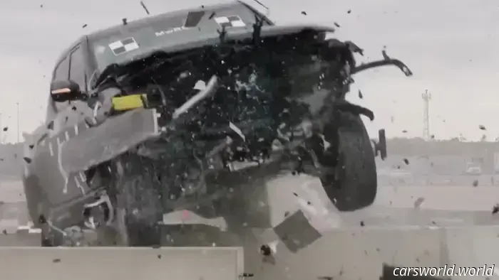 La verdadera razón por la cual las barreras de seguridad no pueden detener los vehículos eléctricos en un accidente