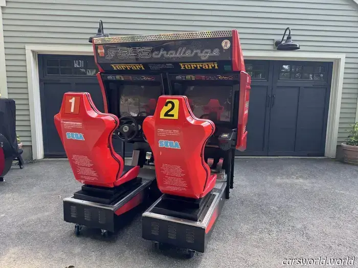 Este simulador Ferrari F355 en venta representa la cima de las carreras retro en simulación.