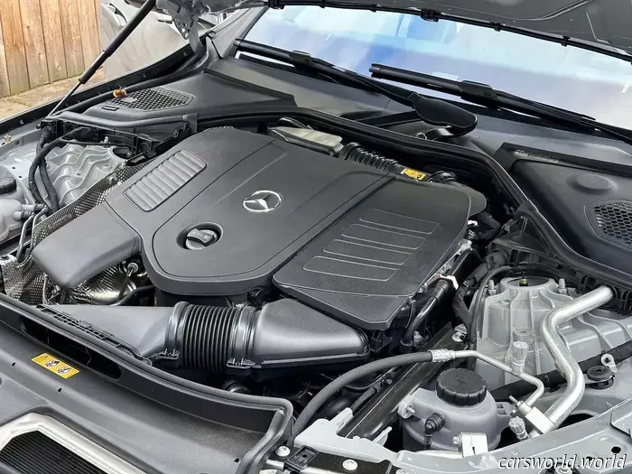 Mercedes-Benz podría adoptar motores BMW para reducir costos. No, en serio