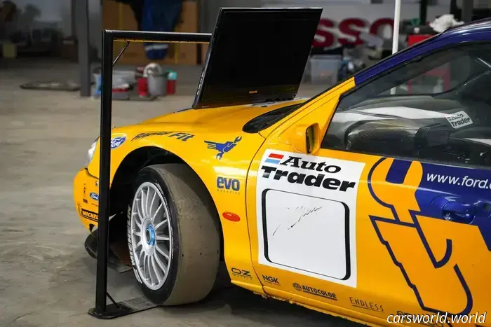 Ford Convirtió Esta Leyenda De Los Turismos De Los 90 En un Simulador De Carreras. Ahora Está A La Venta