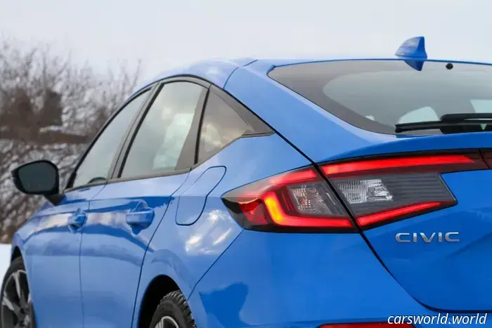 2025 Honda Civic Hybrid Hatchback Recensione: ancora una scelta superiore