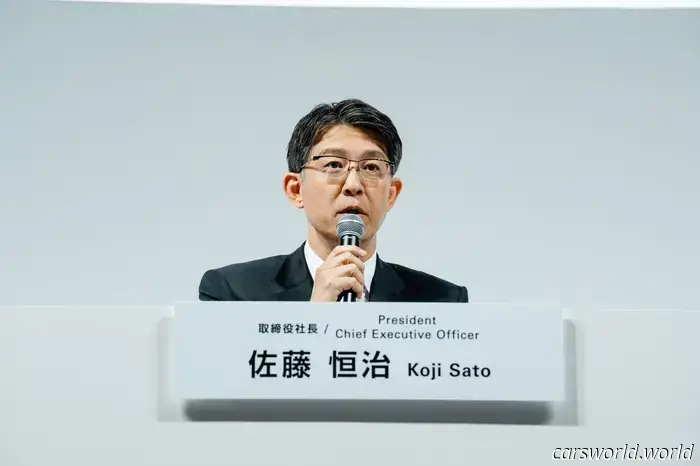 Toyota "non può più vendere auto solo con gli aggiornamenti dei modelli", afferma il CEO