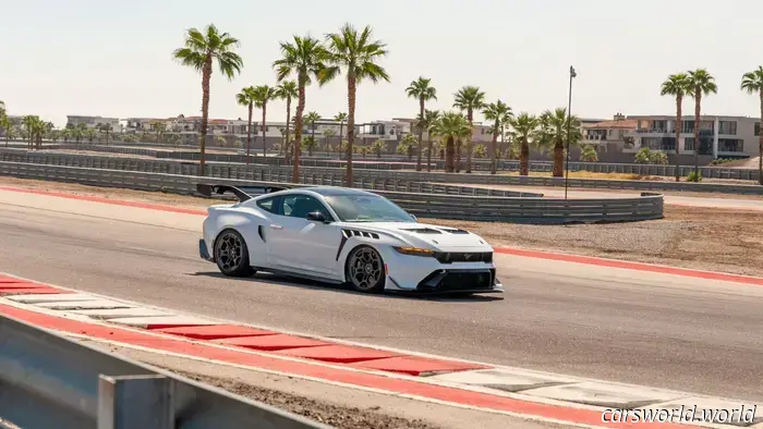 2025 Ford Mustang GTD Prima prova su strada: Come si sente una Mustang da 325.000 dollari