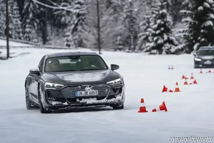 Cómo realizar un derrape con un Audi de 900 CV en hielo sin chocar.