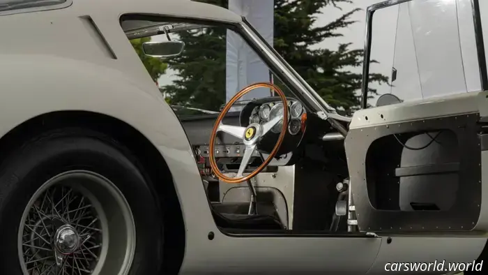 El único Ferrari 250 GTO fabricado en color blanco saldrá a subasta.