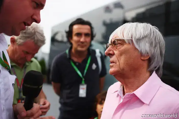 Dallo spegnersi dei semafori all'ultimo giro: un'intervista esclusiva a 'Crofty', la voce della F1