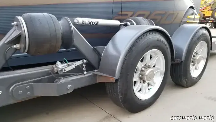 Este Remolque Personalizado Construido para Transportar Corredores de Velocidad Terrestre Es Casi Más Fresco Que los Autos