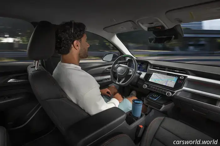 Chevrolet Bolt 2027 года обходит Nissan Leaf и становится самым недорогим электромобилем в США