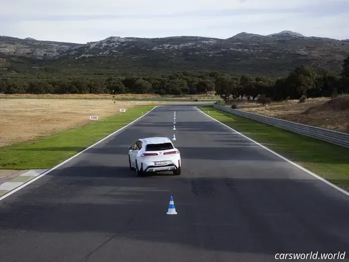 2027 BMW iX3 — Prima prova su strada: migliore del miglior modello BMW