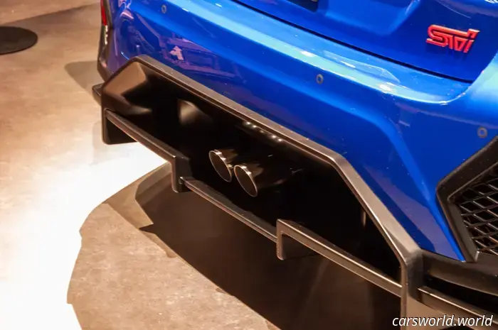 Subaru как будто склеили из трёх машин, чтобы получить этот хэтчбек WRX STI